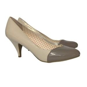 But Another Innocent Tale Nude/Lt Grey Heels Wo SZ 8
